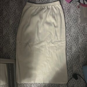 Midi butter yellow skirt